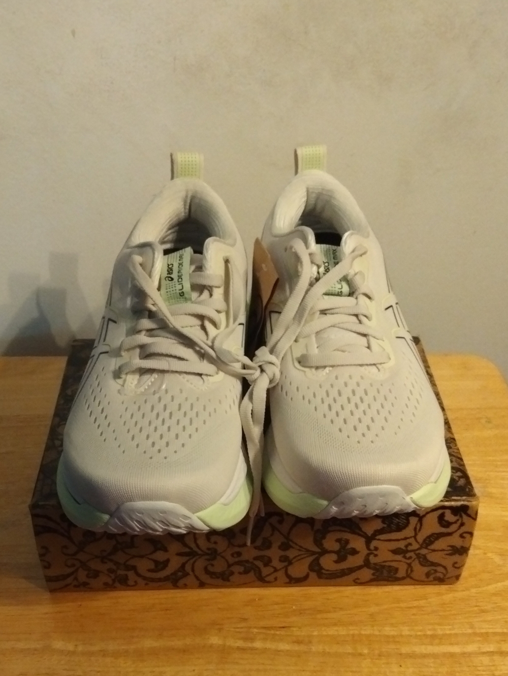 New Light Gray  Women's Athletic Sneakers with Lime Accents Asics Size 9.5